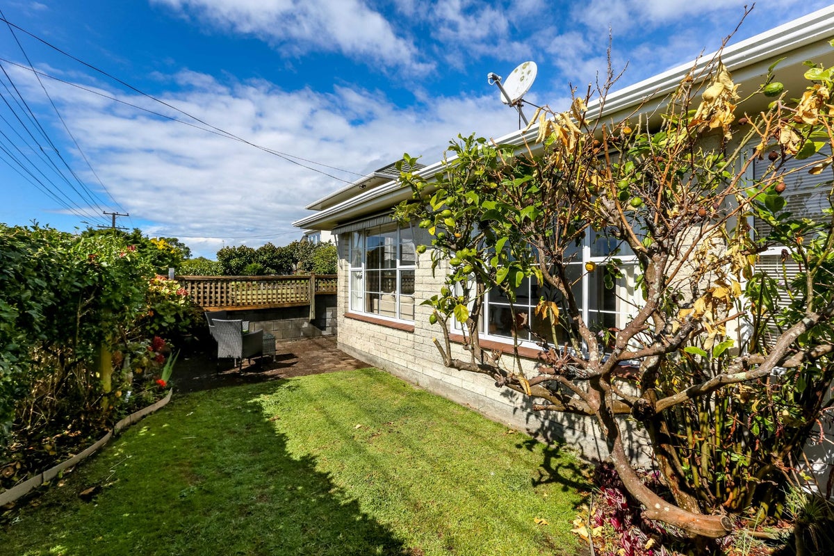 2/38 Rimu Street, Strandon, New Plymouth - Carousel 2