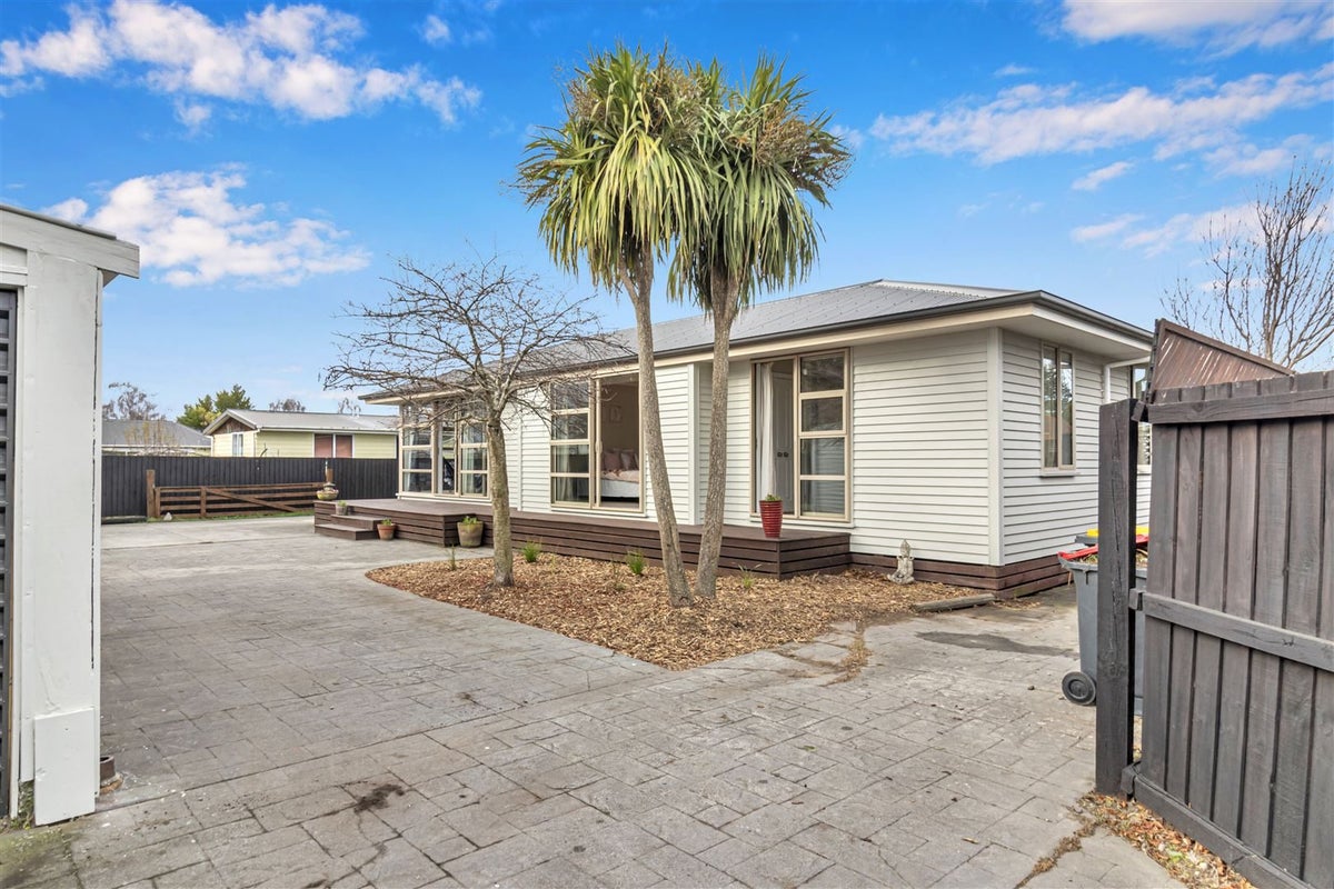 10A Gregory Avenue, Islington, Christchurch - Carousel 1