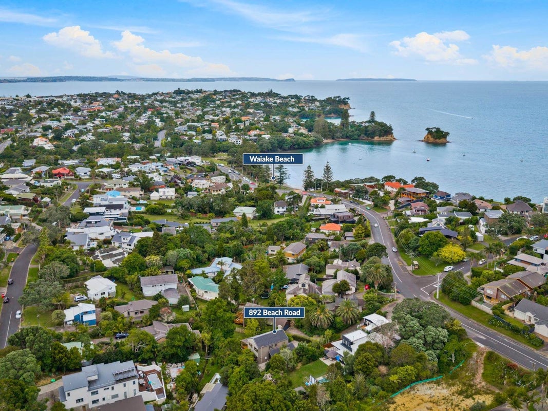 892 Beach Road, Waiake, Auckland - Carousel 2