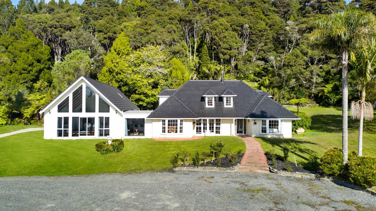 105 Grassmere Road, Henderson Valley, Auckland - Carousel 1