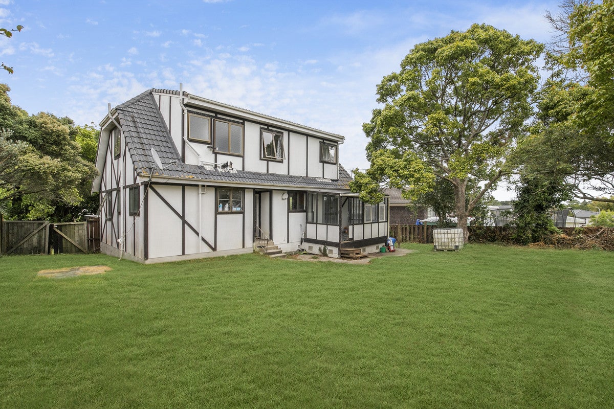 8 Courant Place, Clover Park, Auckland - Carousel 1