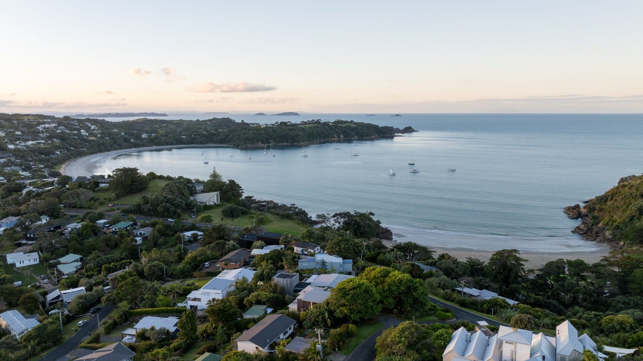 4 Kiwi Street, Oneroa, Waiheke Island - Carousel 25