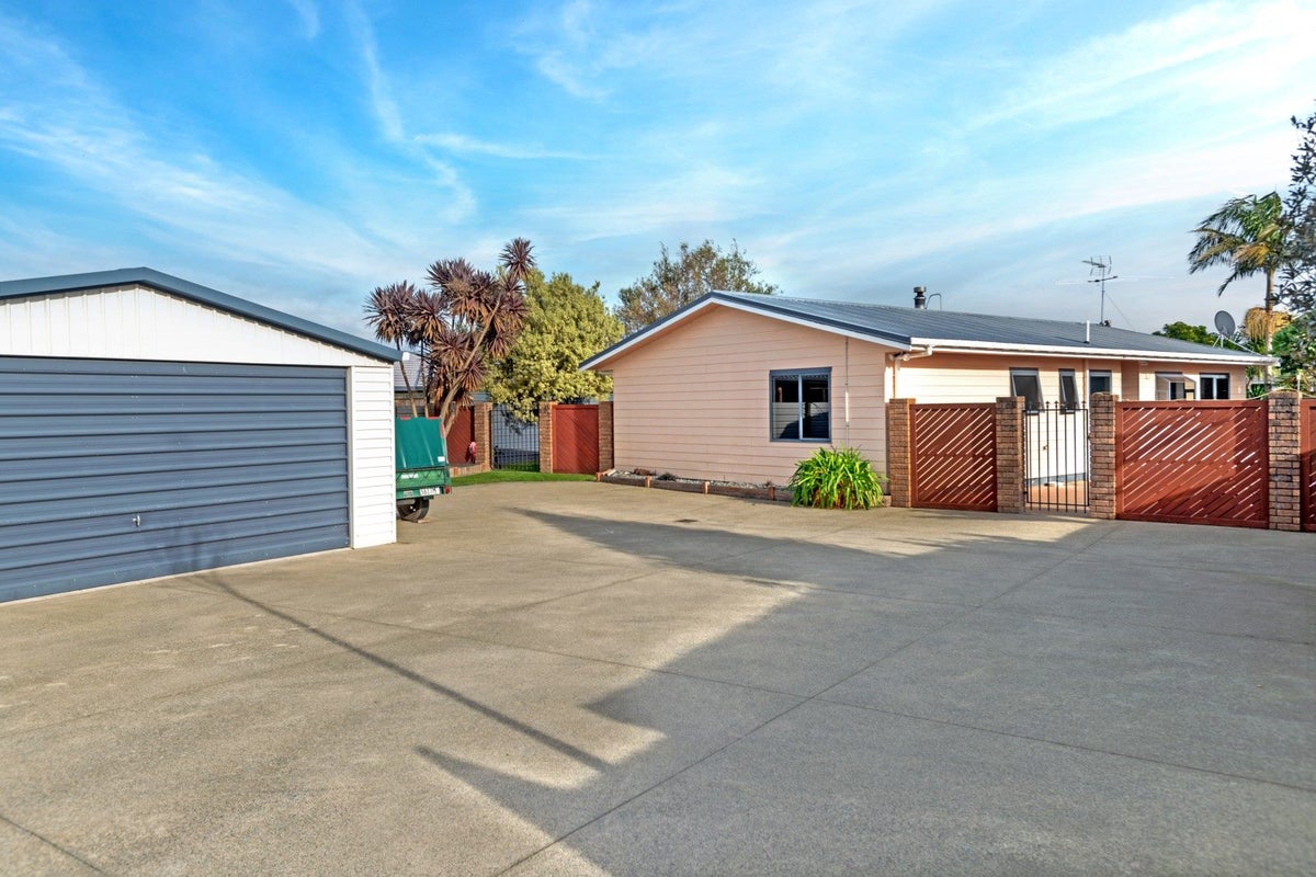 32 Ruru Avenue, Lytton West, Gisborne - Carousel 1