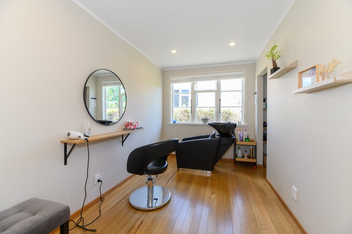 1/11 Hill Crescent, New Lynn, Auckland - Carousel 1