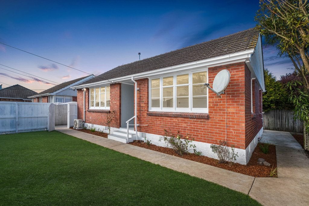 1/10 Oakland Street, Northcote, Christchurch - Carousel 1