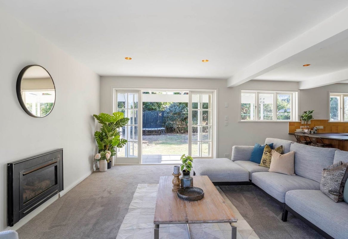 4 Montgomery Avenue, Belmont, Auckland - Carousel 1