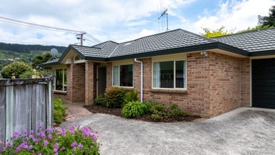 1B Kereru Bend, Tawa, Wellington - Carousel 1
