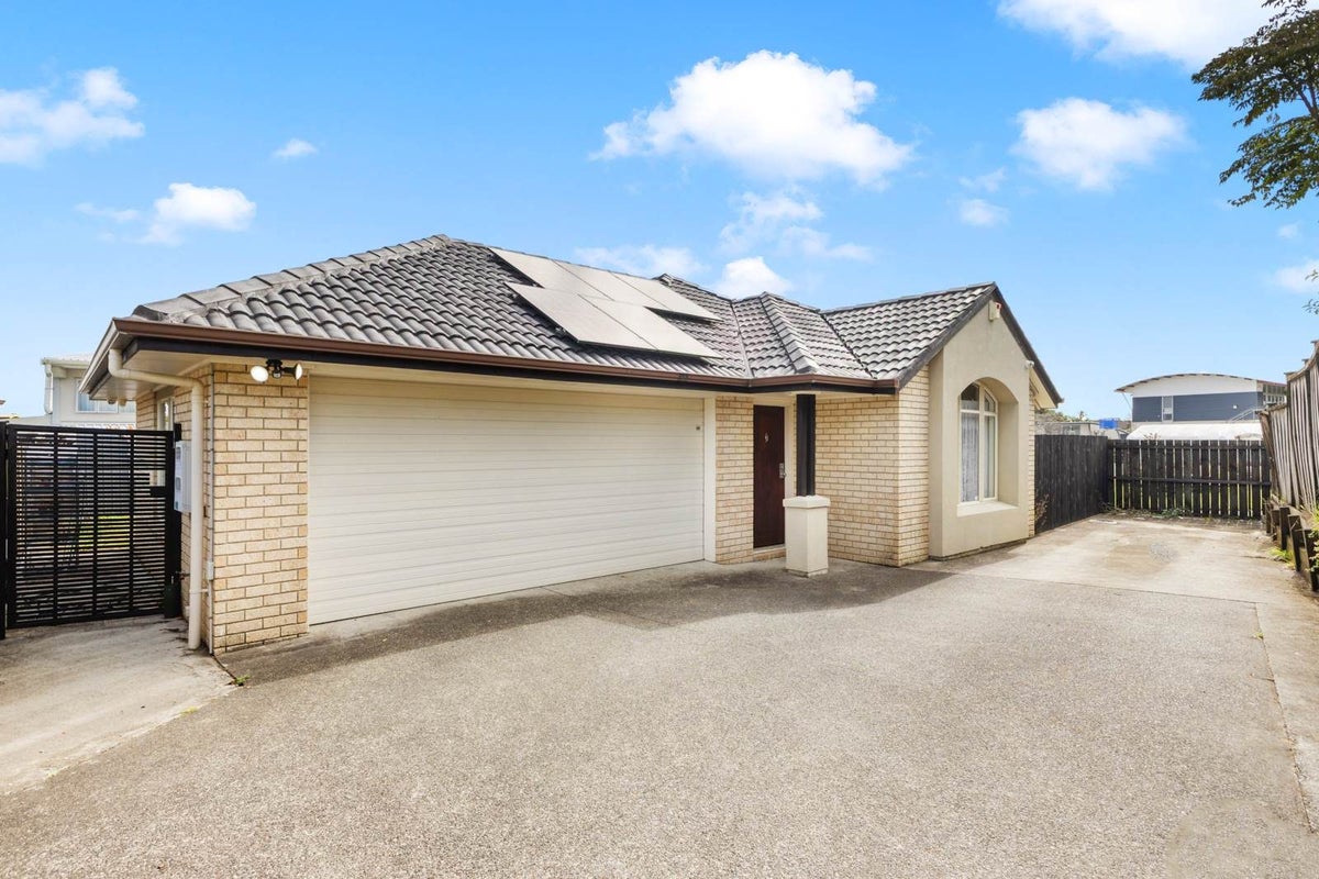 78A Riverton Drive, Randwick Park, Auckland - Carousel 1