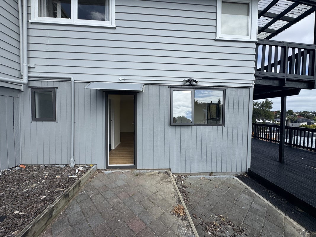 575 East Coast Road, Browns Bay, Auckland - Carousel 1