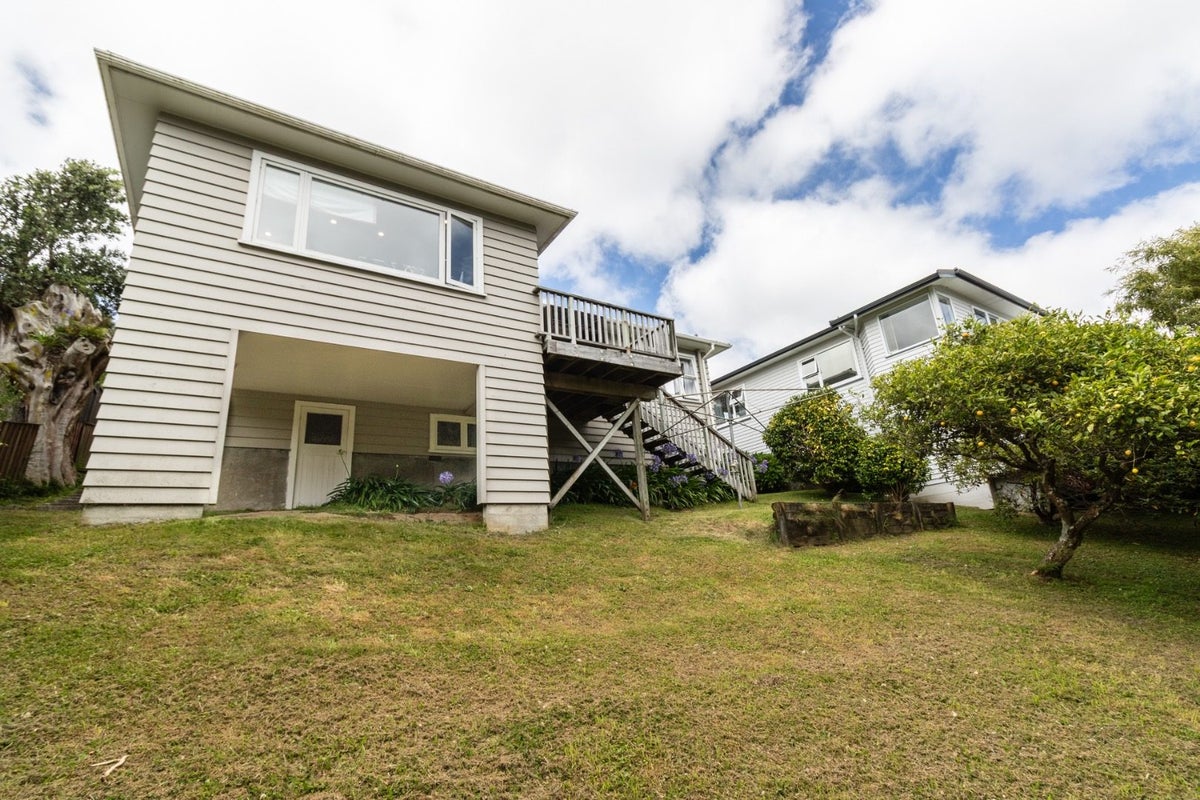 79 Helston Road, Paparangi, Wellington - Carousel 17