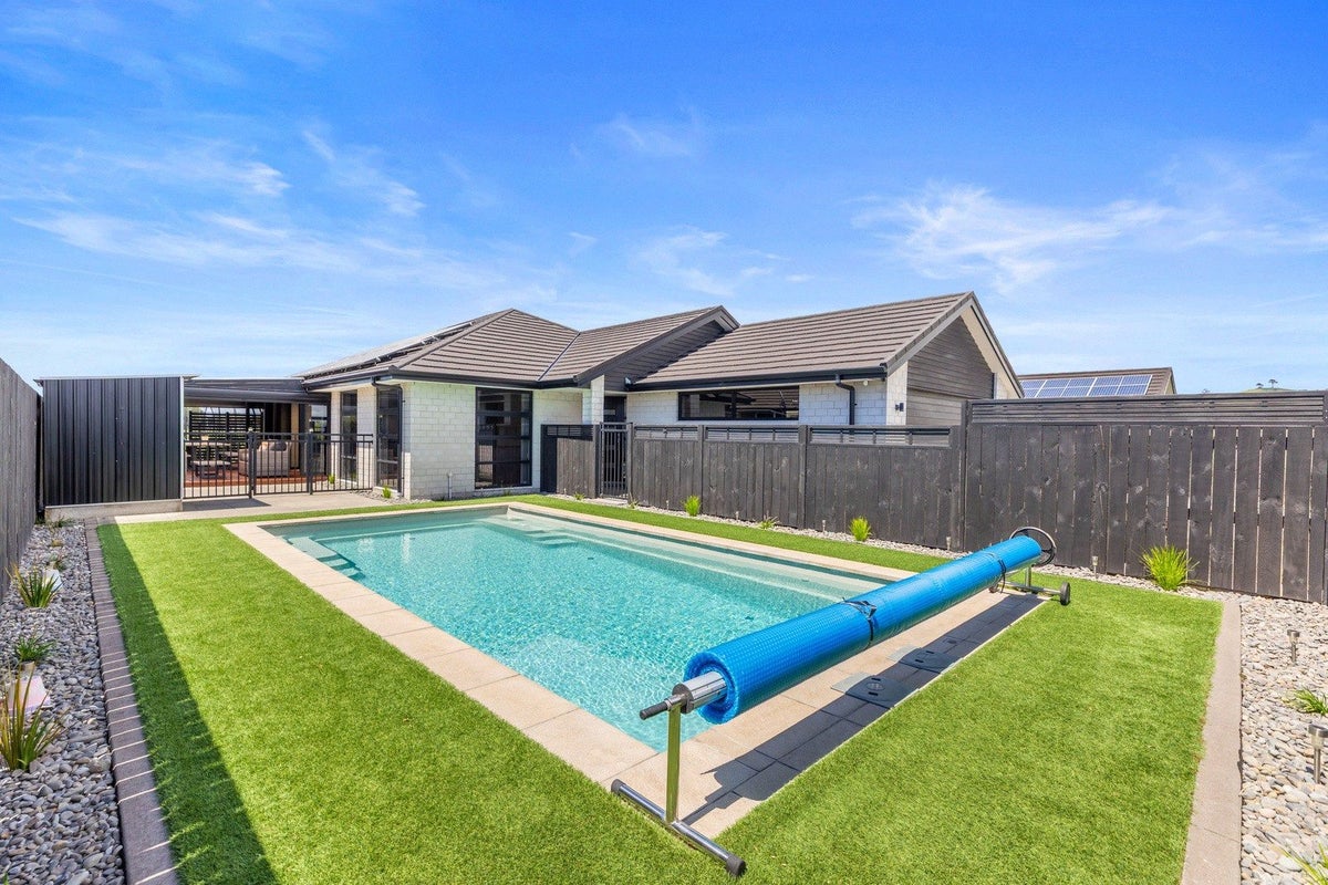 32 Drabble Crescent, Papamoa Beach, Papamoa - Carousel 1