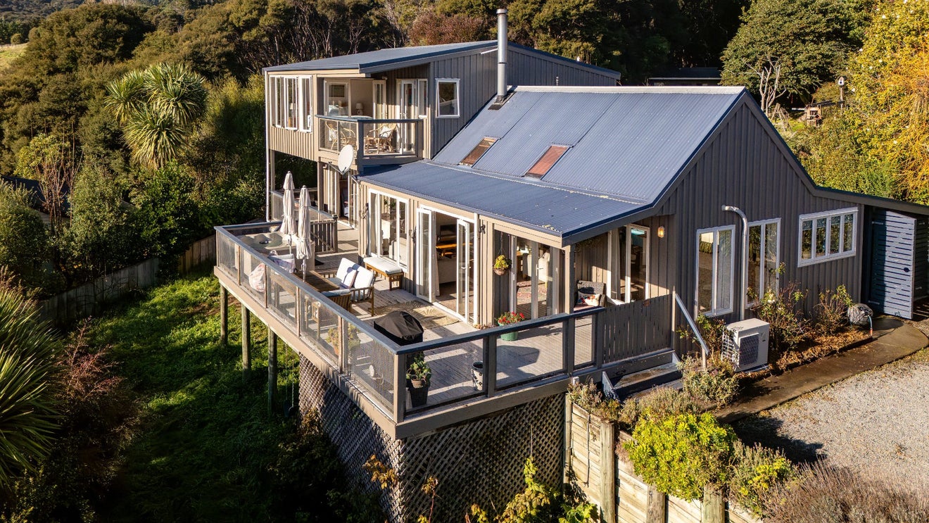 38a Rue Grehan, Akaroa, Banks Peninsula, Canterbury - Carousel 1