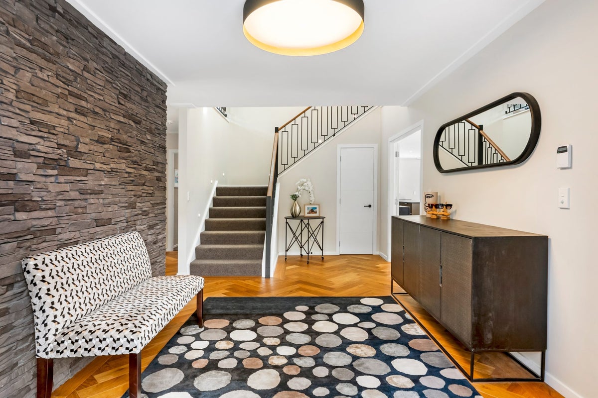 6 Farnworth Tce, Churton Park, Wellington - Carousel 2