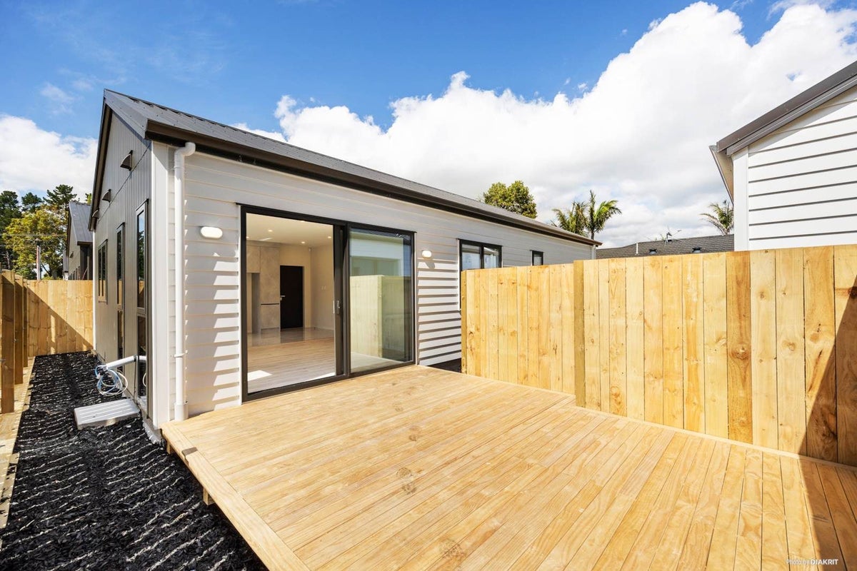 62D Woodside Road, Massey, Auckland - Carousel 9