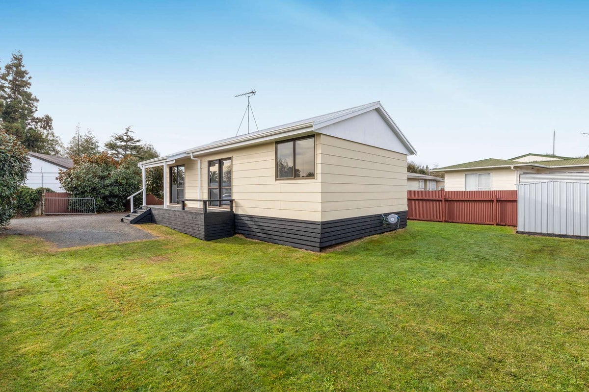 67A Kahikatea Drive, Melville, Hamilton - Carousel 2