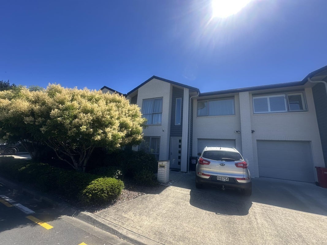 5 Ashington Road, Silverstream, Upper Hutt - Carousel 1
