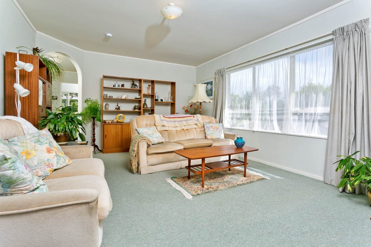 7 Mira Place, Windsor Park, Auckland - Carousel 2