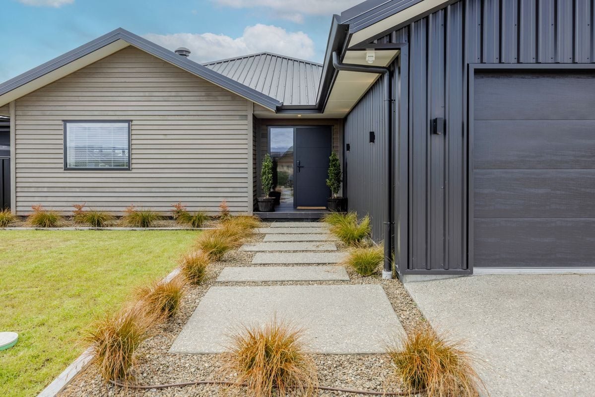 7 Dingle ST, Hawea, Lake Hawea - Carousel 1