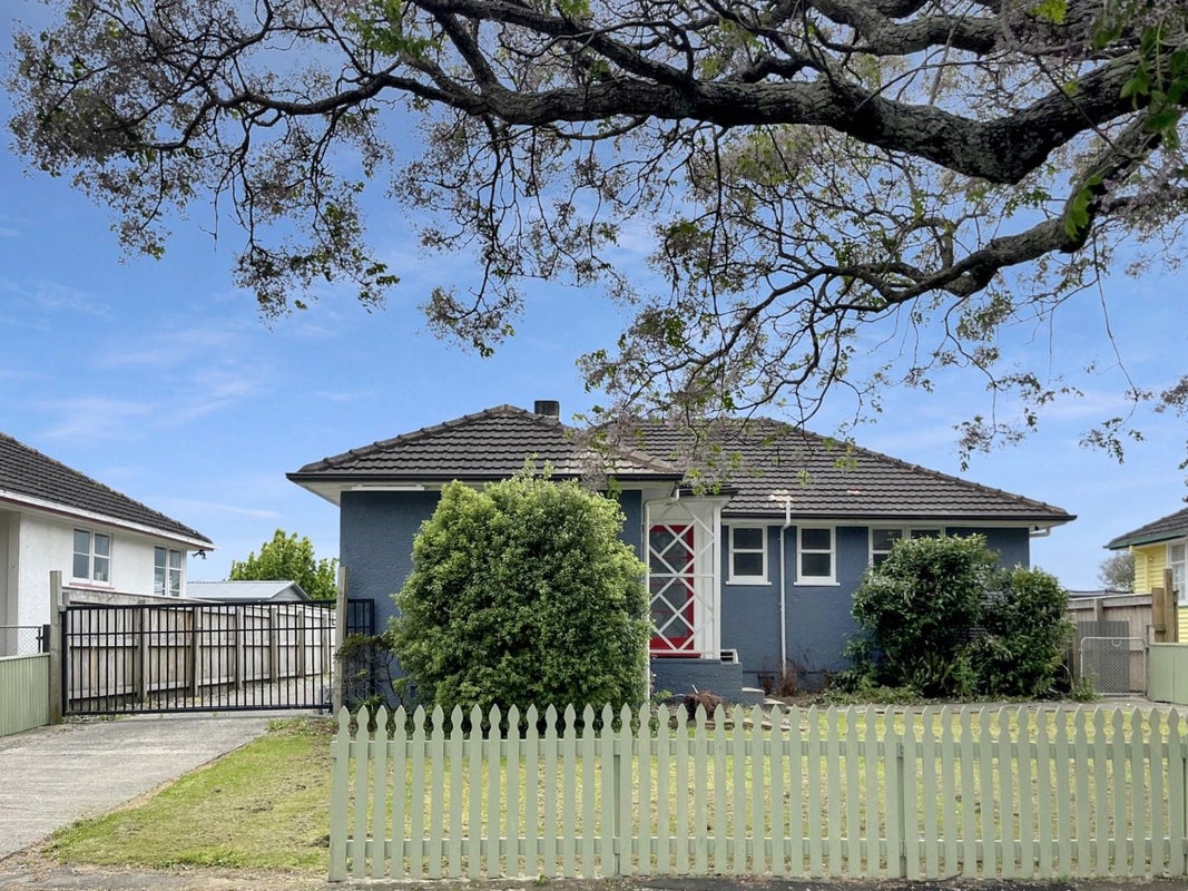 21 Cardiff Street, Awapuni, Palmerston North - Carousel 1