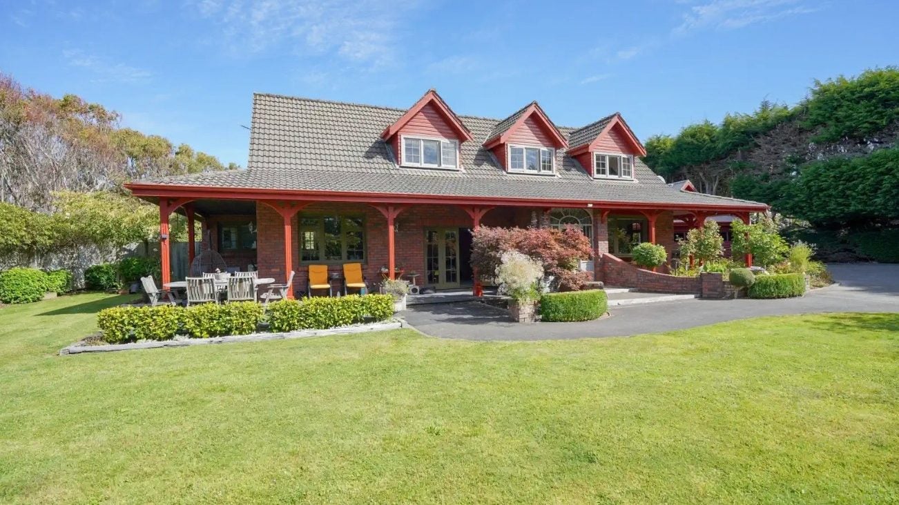 221 Dunns Road, Otatara - Carousel 1