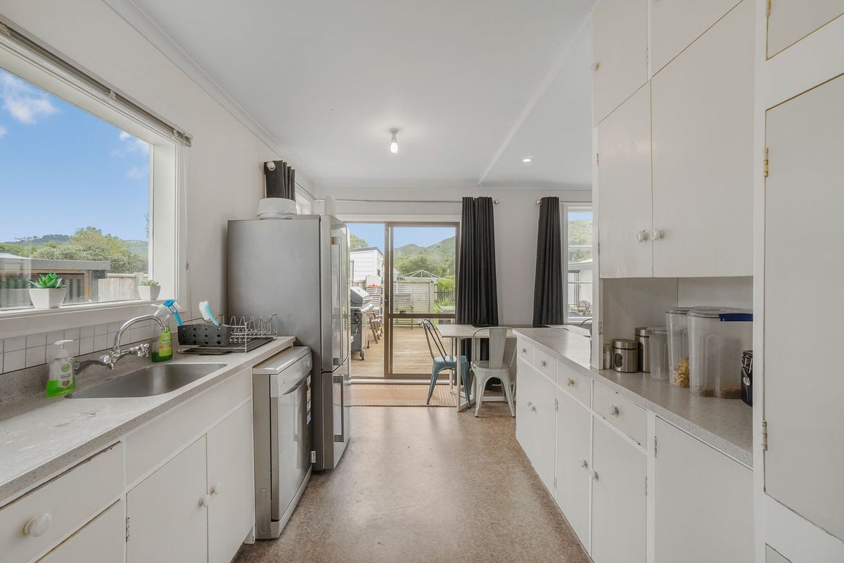 44 Queen Street, Petone, Lower Hutt - Carousel 14