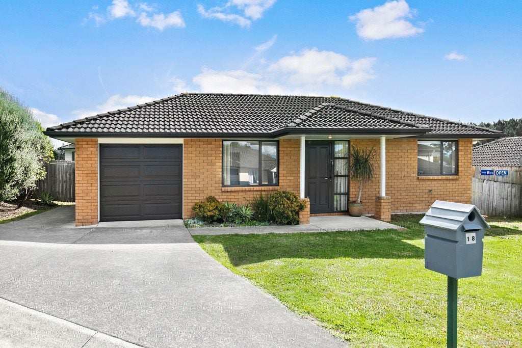 18 Misty Valley Drive, Henderson, Auckland - Carousel 1