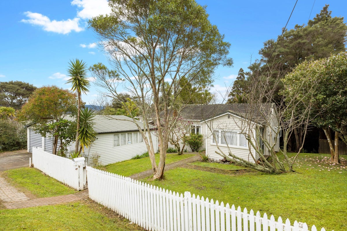 1 Norman Road, Titirangi, Auckland - Carousel 2