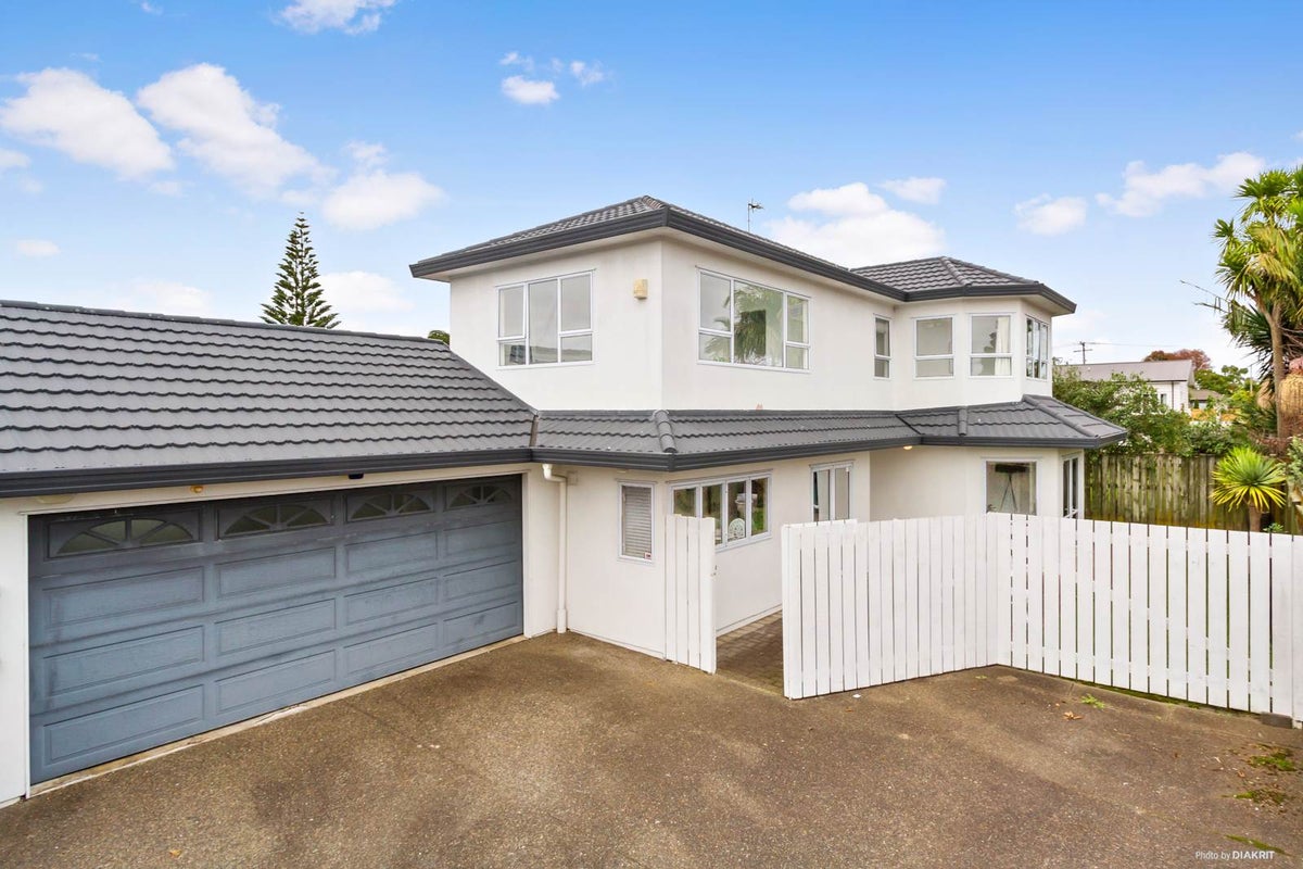 2/16 Walmer Road, Point Chevalier, Auckland - Carousel 2