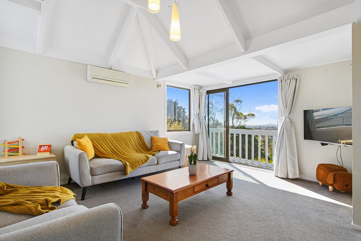 58 Shetland Street, Glen Eden, Auckland - Carousel 1
