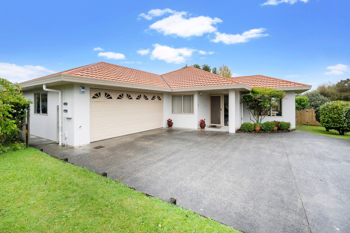 8 Welcome Place, Henderson, Auckland - Carousel 1