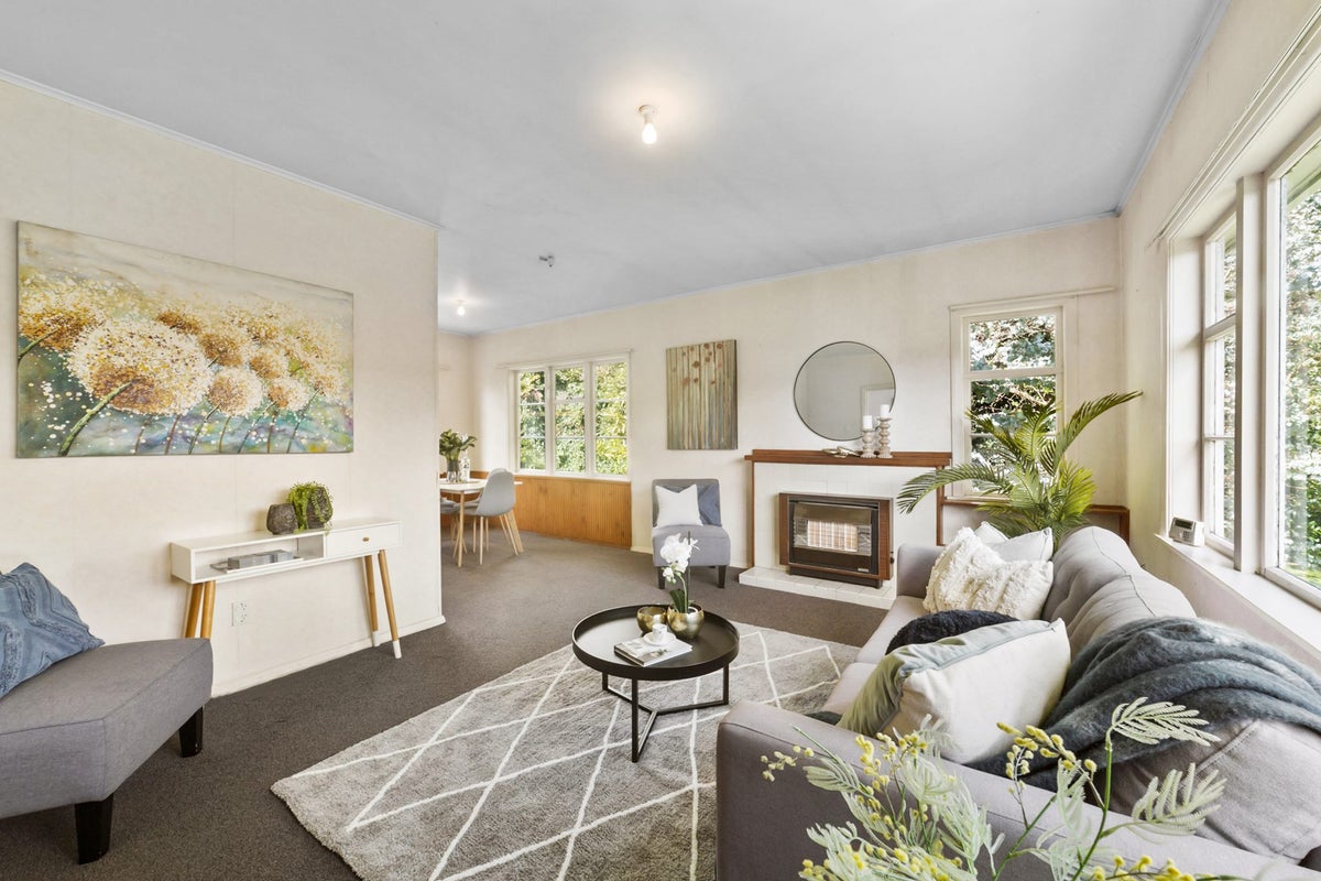 4 Bracken Road, Newlands, Wellington - Carousel 2