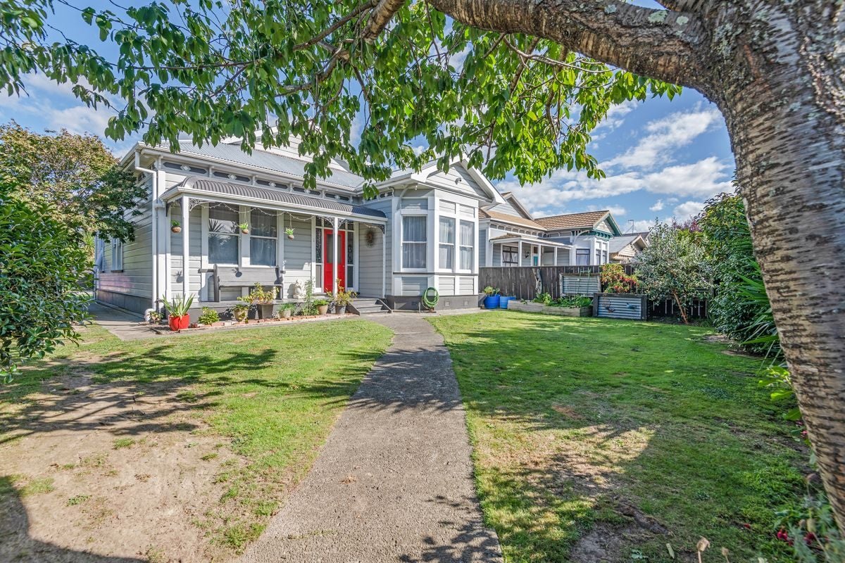 2 Bryant Street, Takaro, Palmerston North - Carousel 1