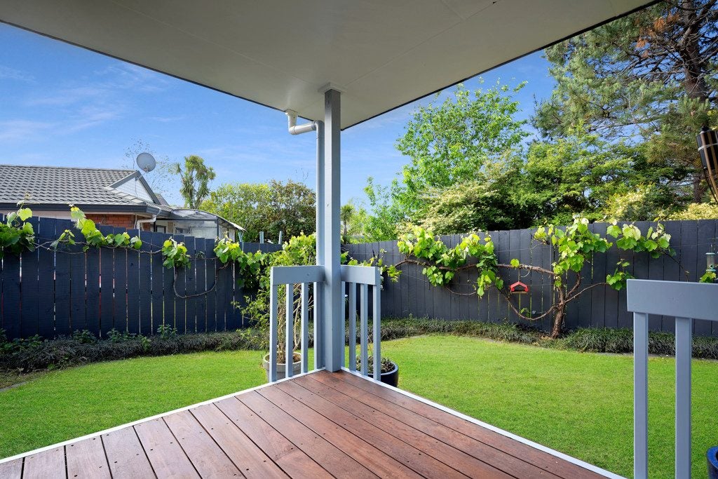 9 Wyatt Place, Glendene, Auckland - Carousel 2