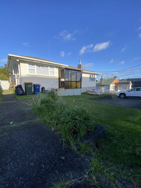 26 Kaipatiki Road, Glenfield, Auckland - Carousel 2