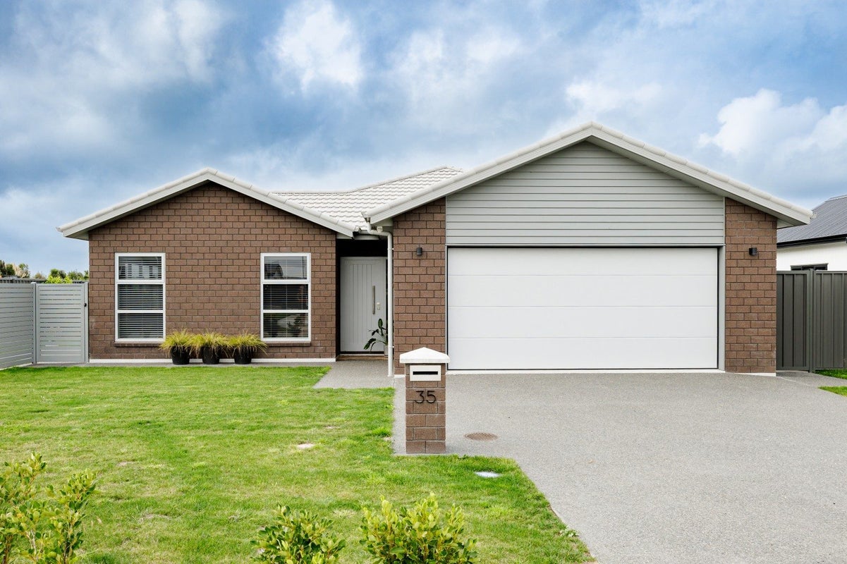 35 Arihi Crescent, Frimley, Hastings - Carousel 1