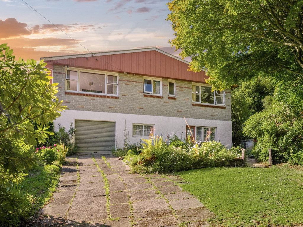 87 Kaikorai Valley Road, Glenross, Dunedin - Carousel 1