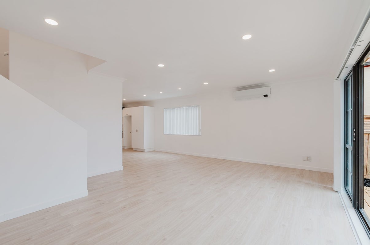 4/5 Spencer Road, Oteha, Auckland - Carousel 1