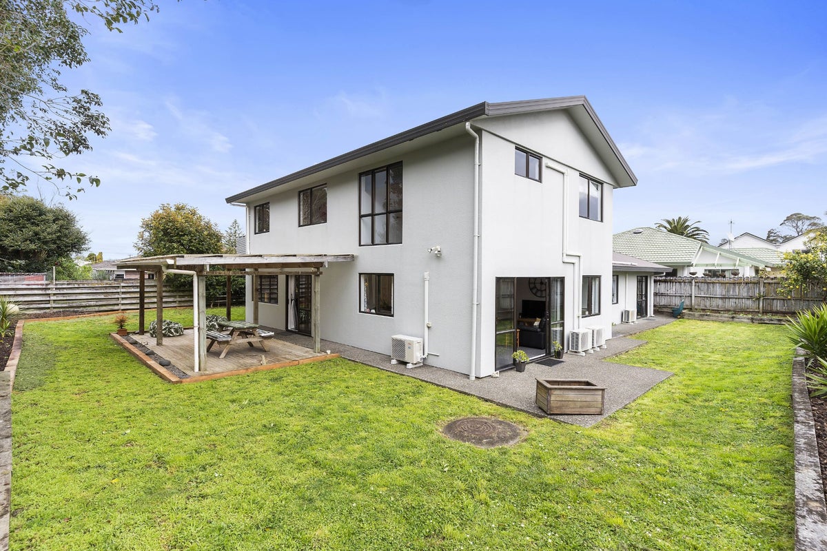 10A Rathgar Road, Henderson, Auckland - Carousel 1