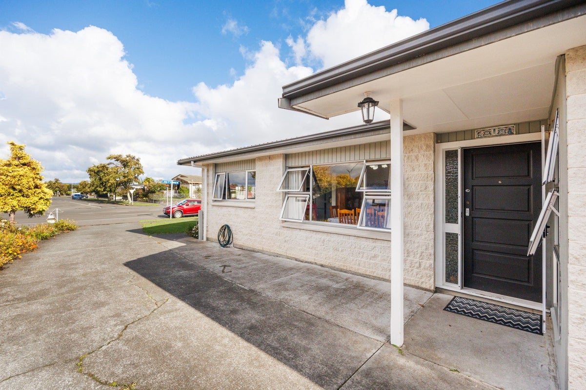32 John F Kennedy Drive, Milson, Palmerston North - Carousel 24