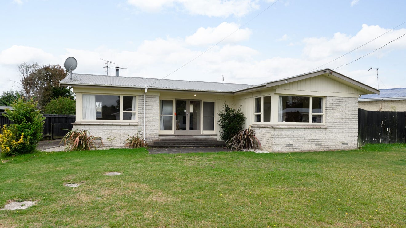 48 Fitzroy Avenue, Fitzroy, Hamilton - Carousel 1