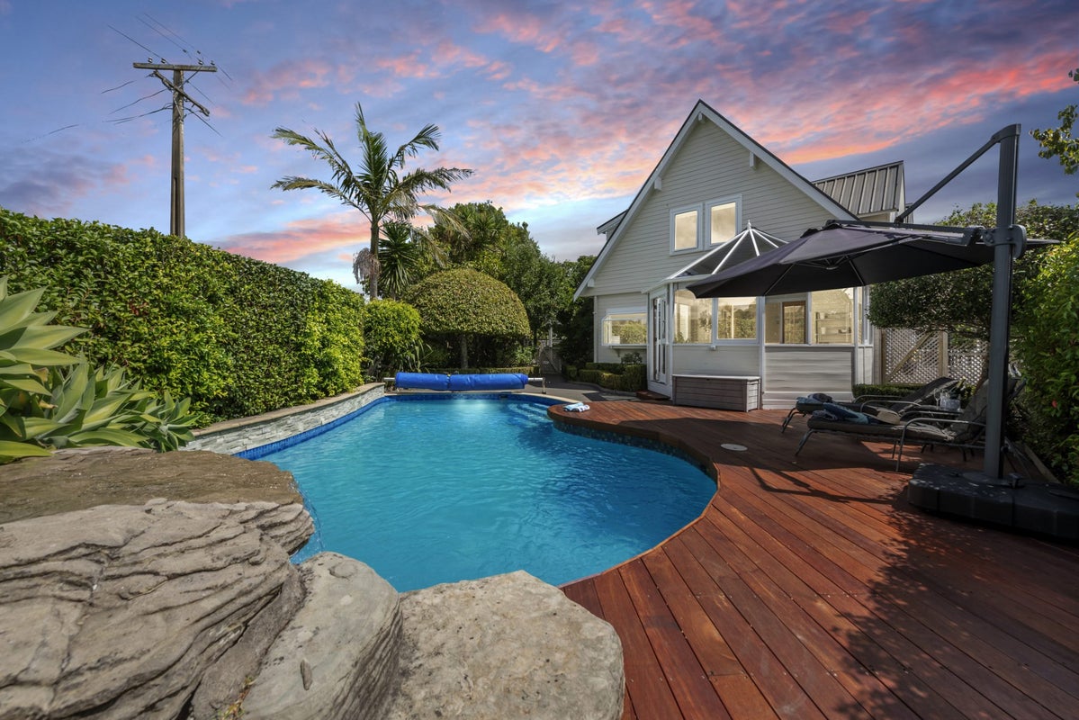 6 Pohutukawa Road, Beachlands, Manukau City, Auckland - Carousel 2