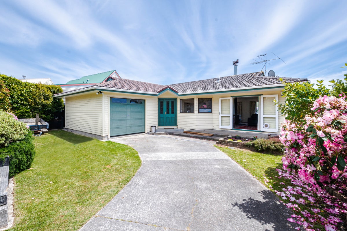 4 Montserrat Place, Grenada Village, Wellington - Carousel 1