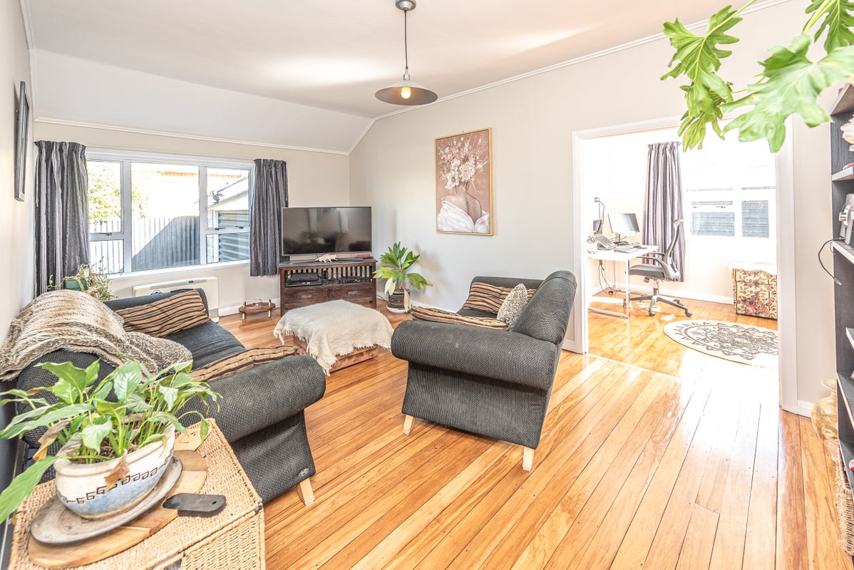 31 Nixon Street, Whanganui East, Whanganui - Carousel 1