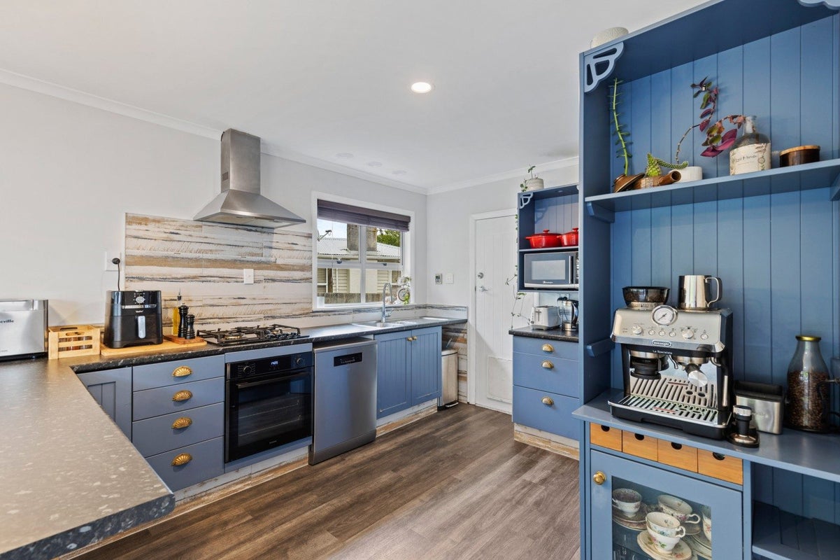 41 Pembroke Street, Westown, New Plymouth - Carousel 2