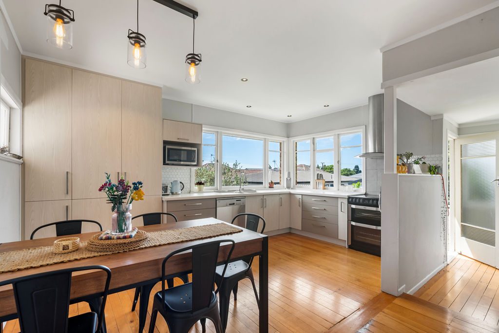 12 Hillstone Avenue, Gate Pa, Tauranga - Carousel 1