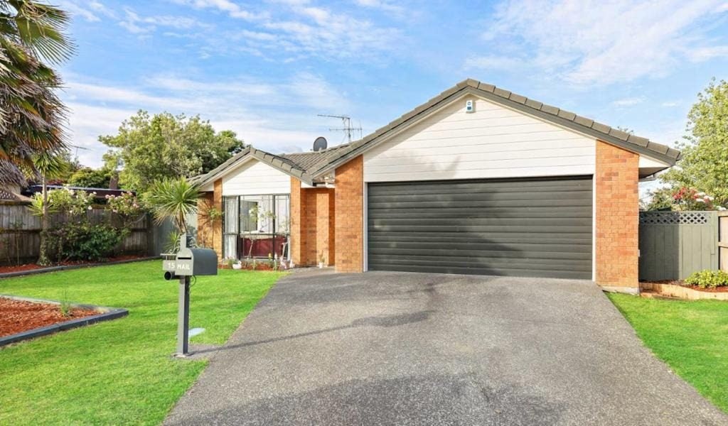 15 Ironstone Place, Randwick Park, Auckland - Carousel 1
