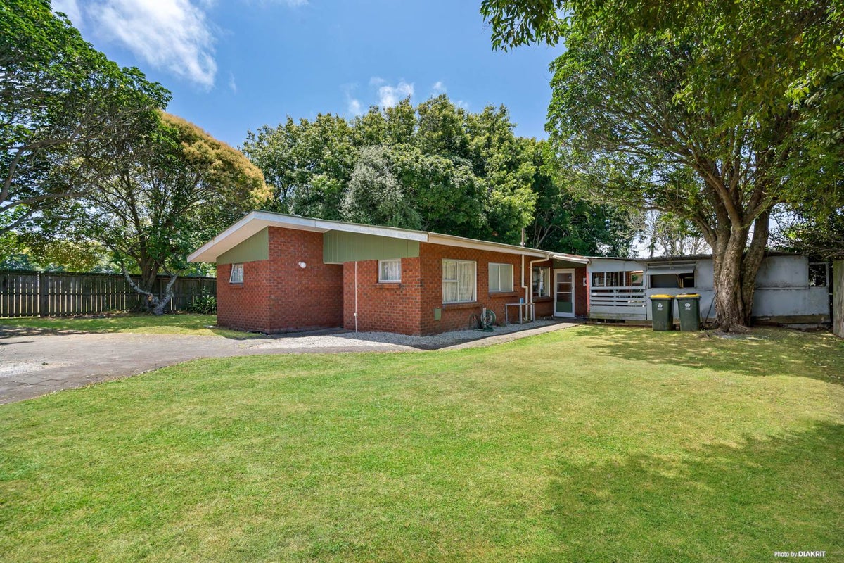 21 Westney Road, Mangere, Auckland - Carousel 1