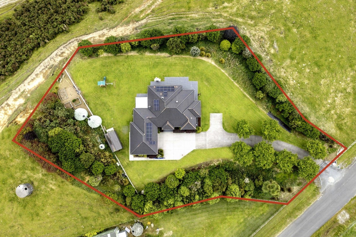 3 Betty May Drive, Pyes Pa, Tauranga - Carousel 21