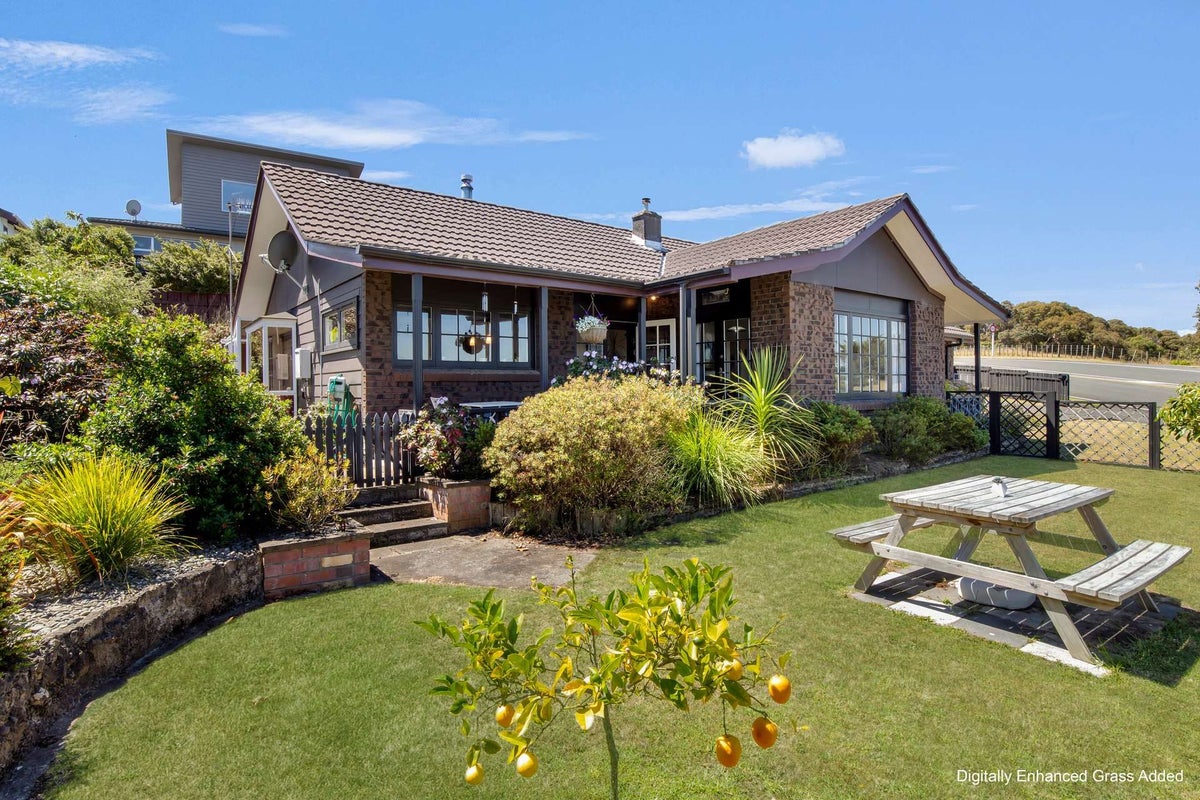 2 Montgomery Road, Otamatea, Whanganui - Carousel 2
