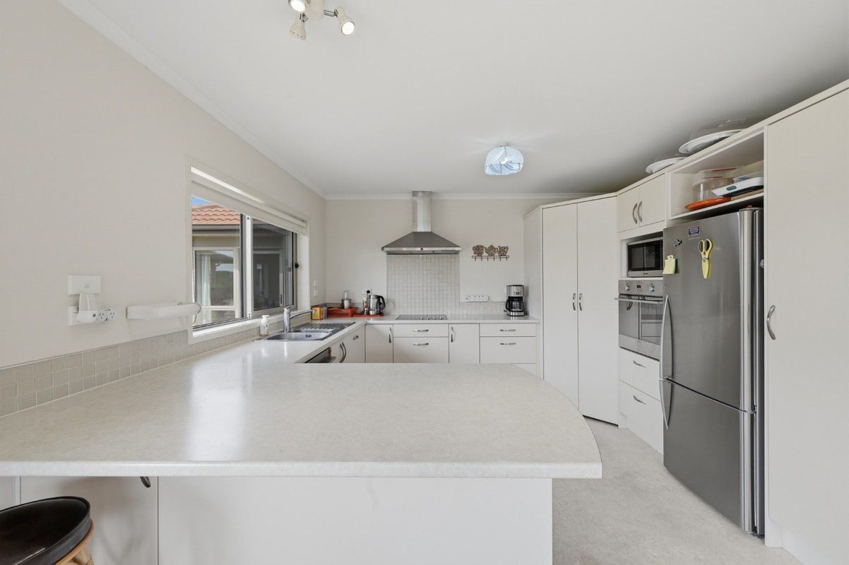 15 Teal Place, Pyes Pa, Tauranga - Carousel 2